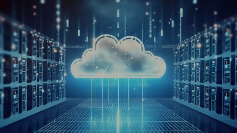 Baies de serveurs de centre de données recouvertes d'une icône de nuage numérique, représentant une infrastructure API basée sur le cloud.